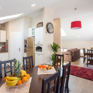 Appartement à 3 Chambres à Coucher