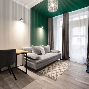 Modern Living Apartment - 3-Zimmer - Nuernberg Nord, Ruhige Seitenstrasse, Fusslaeufig Strassenbahn