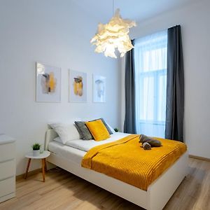 Wave - 3 Bedroom Apt In Center