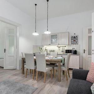 Appartement à 3 Chambres à Coucher
