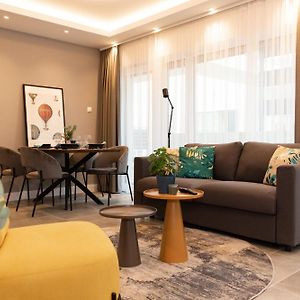 Luxury Cozy 2 Bdr Downtown Apt.2