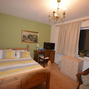 Double Bedroom With View To The Garden