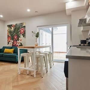 Spacious 2 Bedroom Apartment In Le Plateau By Denstays