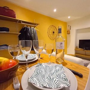 #1 Studio # Place Charmante