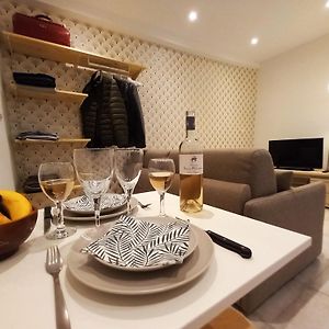 #2 Studio # Place Charmante