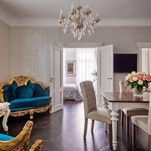 Appartement de Luxe à 2 Chambres à Coucher