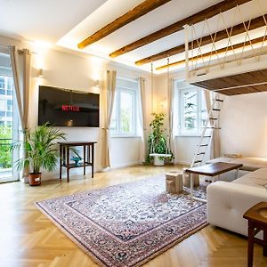 Appartement à 2 Chambres à Coucher