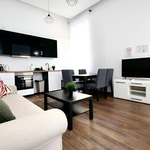 Standard Apartment By Hi5- Bajcsy 63
