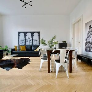 Appartement à 2 Chambres à Coucher