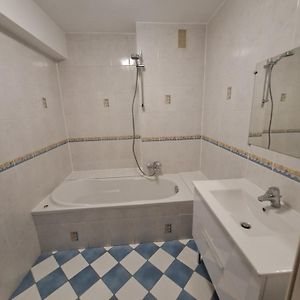 Appartement à 3 Chambres à Coucher