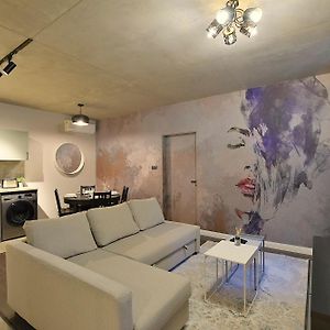 Appartement à 2 Chambres à Coucher