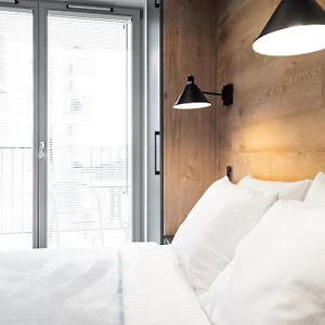 Househost Apartment: Miodowa 42/12A Street