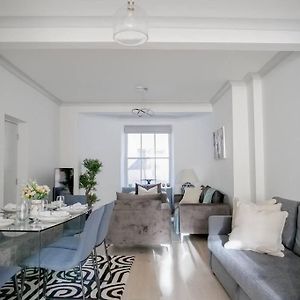 Appartement à 3 Chambres à Coucher