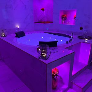 Suite romantique avec jaccuzy à la gare de Montpellier