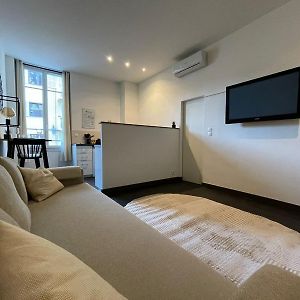 Studio Lit Queen-Size