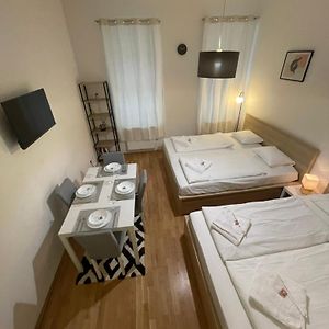 Cozy 5-Person Apartment In Vienna 2