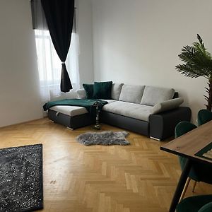 Anna Luxury Apartment