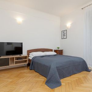 Studio In The Center Of Warsaw With Balcony And Separate Kitchen By Noclegi Renters