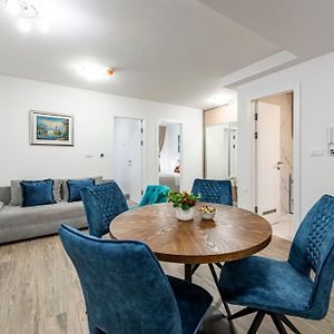 Appartement à 2 Chambres à Coucher