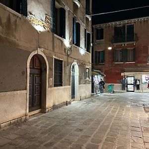 Lions Venice Guest House
