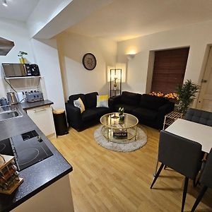 2Bdr Islington Close To Station