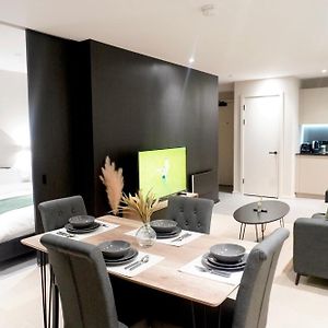 Central Manchester Luxury 2 Bed Apartment With Balcony