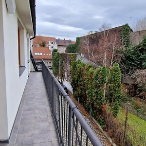 Appartement à 2 Chambres à Coucher