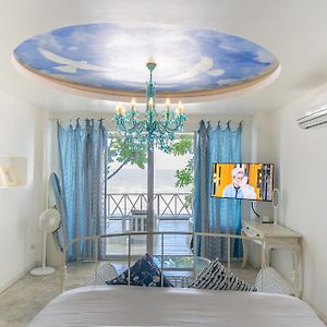 Chambre de Luxe Lit King-Size au Bord de la Mer
