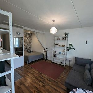 Ihana Huoneisto Meren Laehellae.
