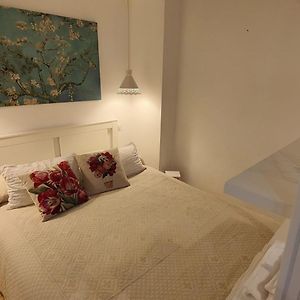 Studio Lit King-Size