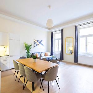 Exclusive & Spacious Central Residence W/ 4Bedrm 2Bathrm