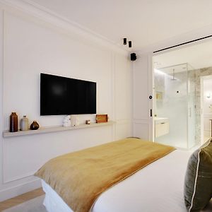 Pick A Flat - Champs Elysées Serviced Apartments