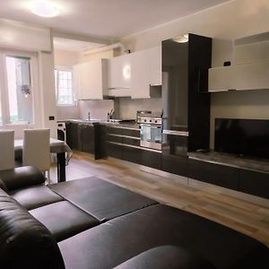Prestigioso Appartamento In Zona Tortona - Solari