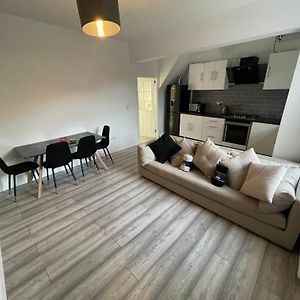 Spacious 4-Bedroom House In Manchester