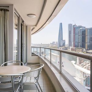 Spectacular Darling Harbour View Apartment & Parking