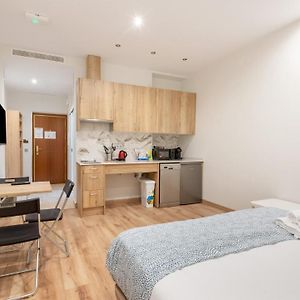 1 Bedroom 1 Bathroom Furnished - Justicia - Modern - Mintystay
