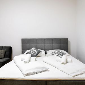 Royal-Haven Apartment