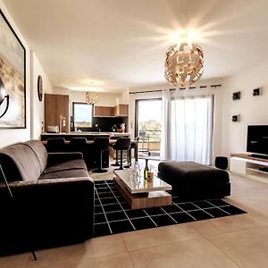 Appartement à 2 Chambres à Coucher