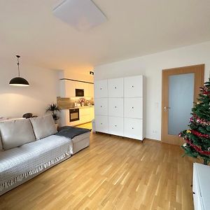 Apartment With Free Parking In Prague