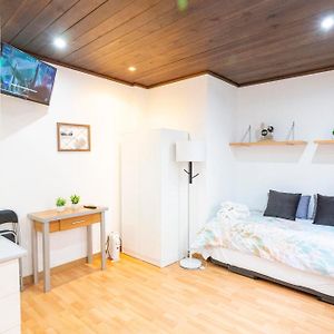 Studio Lit King-Size