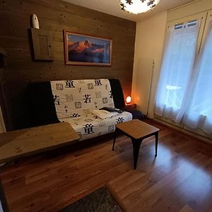 Studio Lit King-Size