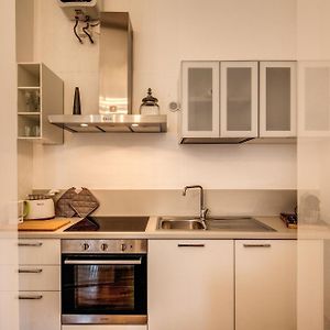 Elegant Apartment Behind The Colosseum
