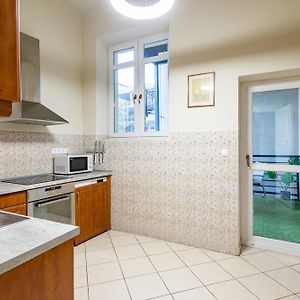 Appartement à 2 Chambres à Coucher