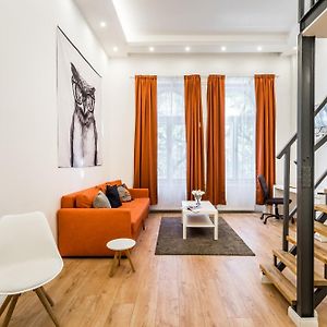 Grand Avenue Apartment