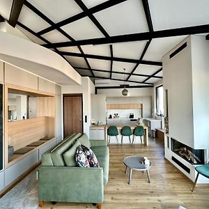 Sky Apt Unique, Spotless, 2Br, 2Ba, Stunning View