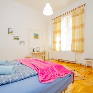 Kelvin'S V District 2Br Urban Haven By Nw