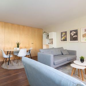 Host Wise - Restful Minimalist Flat - Balcony