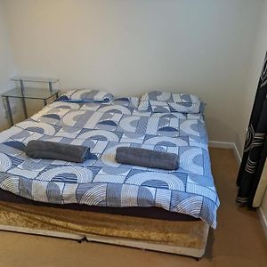 Modern 2 Bed Apartment With Stunning Seaside View