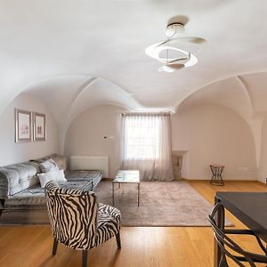 Santo Stefano Elegant Apartment By Wonderful Italy