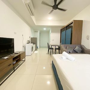 Studio Lit King-Size